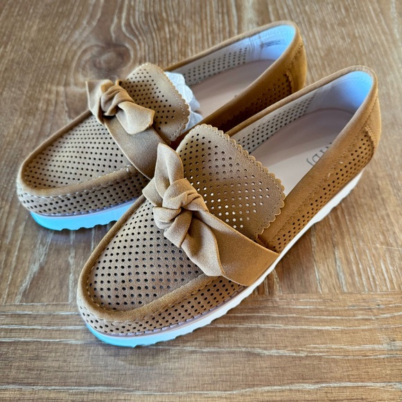 NEW camel colored NYDJ Okoa bow loafers 8.5M - Picture 4 of 12